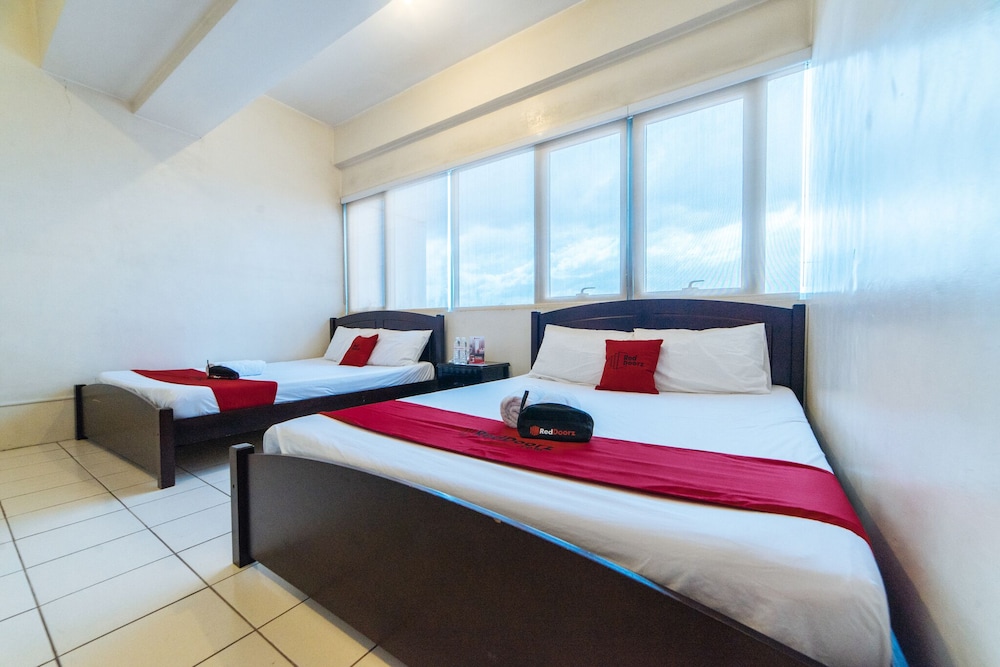 golden panda dormtel by reddoorz