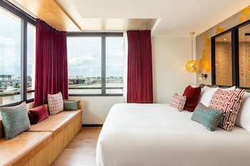 renaissance bordeaux hotel