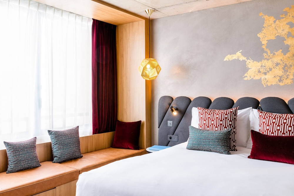renaissance bordeaux hotel