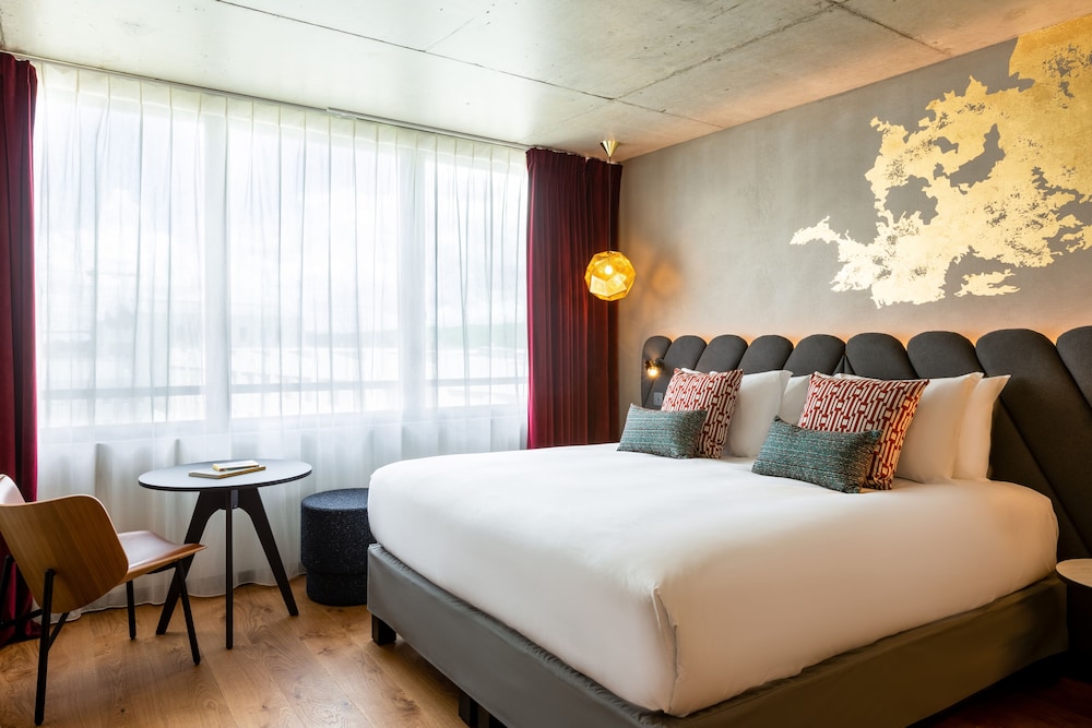 renaissance bordeaux hotel