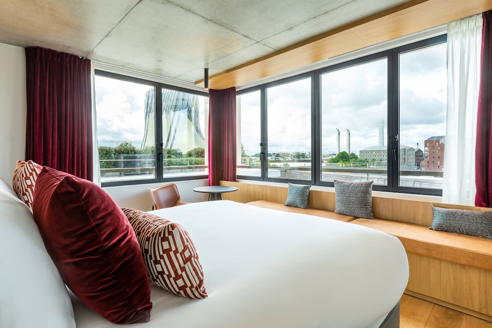 renaissance bordeaux hotel