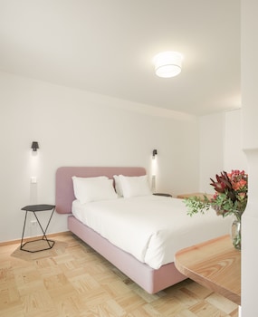 lisbon serviced apartments principe real