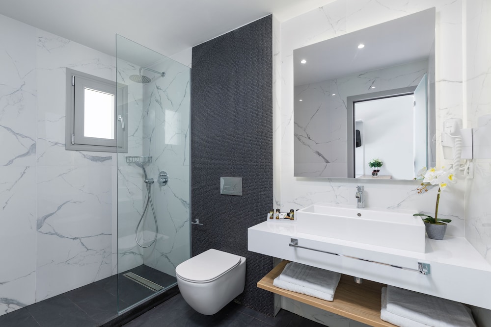 v luxury suites