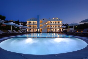 v luxury suites