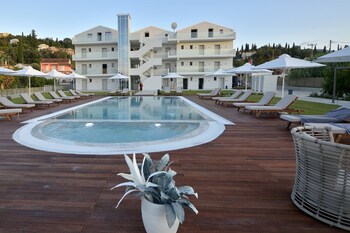 v luxury suites