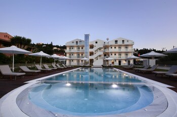 v luxury suites
