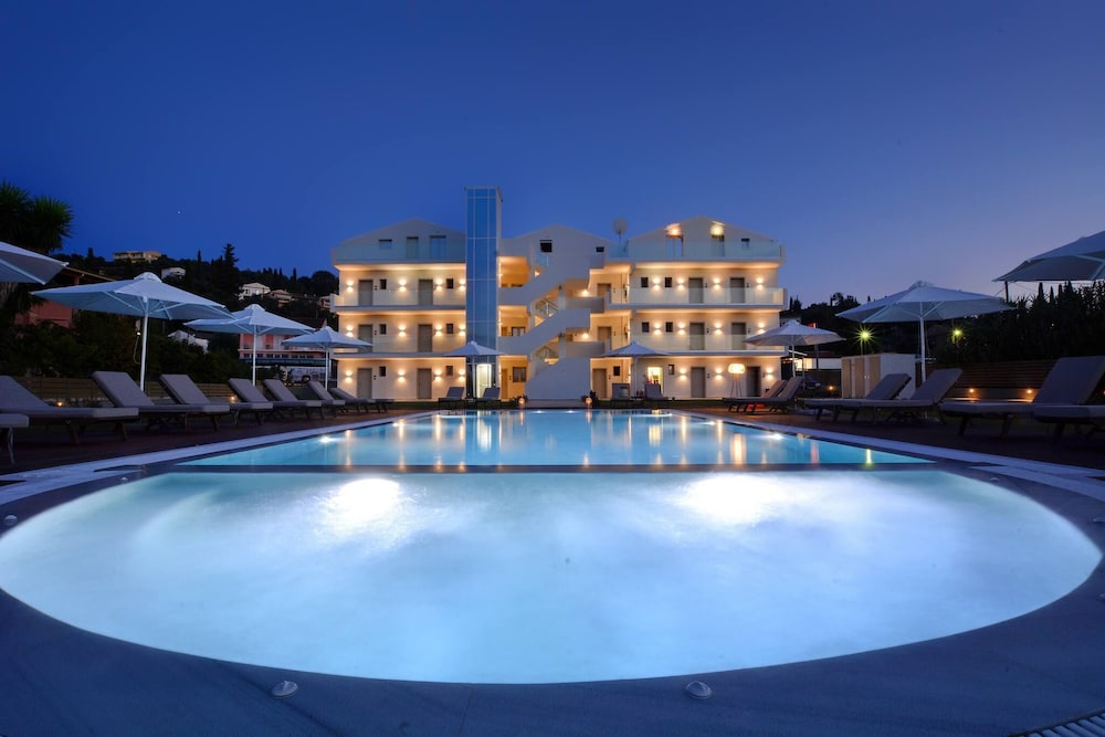 v luxury suites