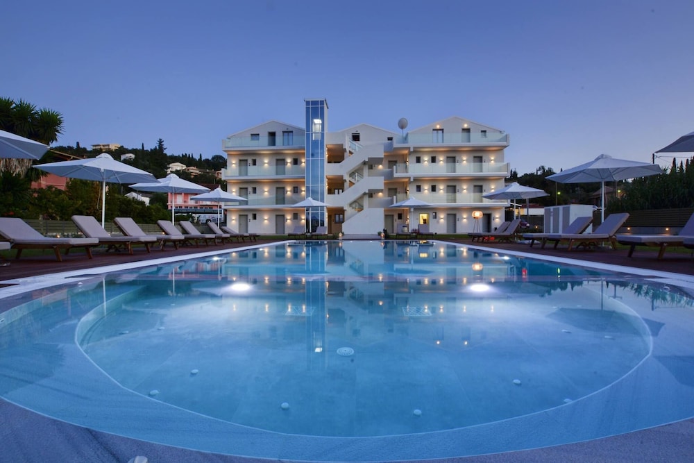 v luxury suites