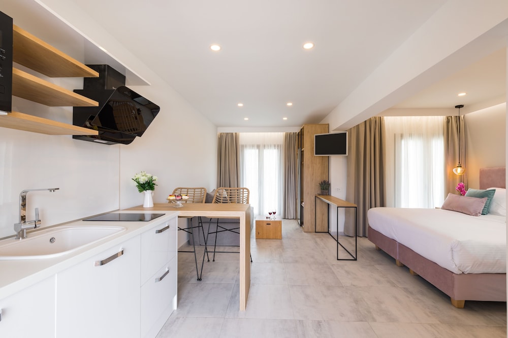 v luxury suites