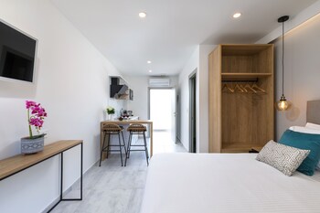 v luxury suites