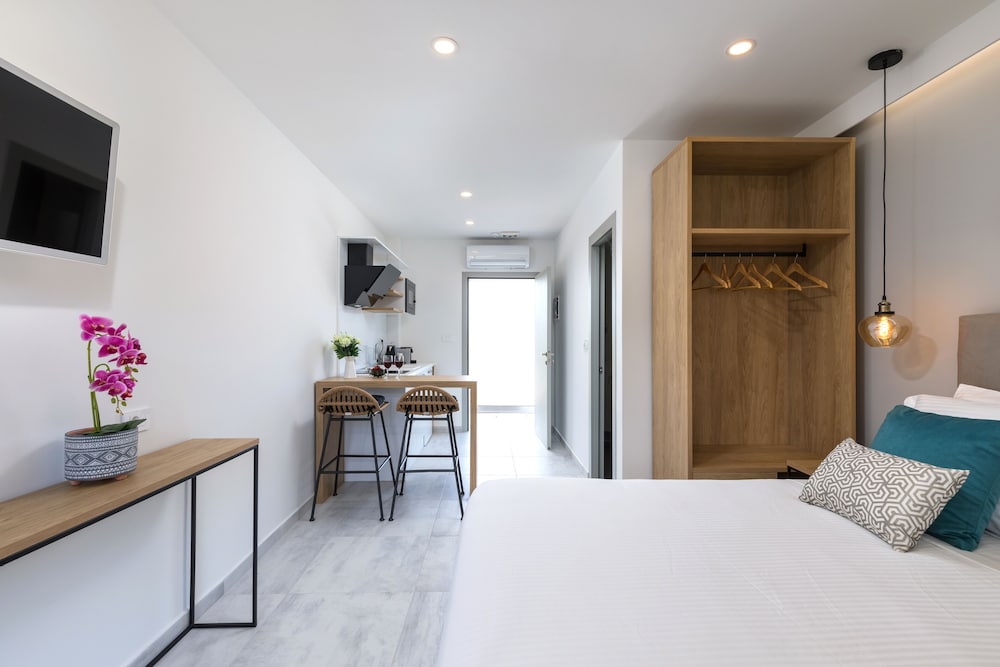 v luxury suites