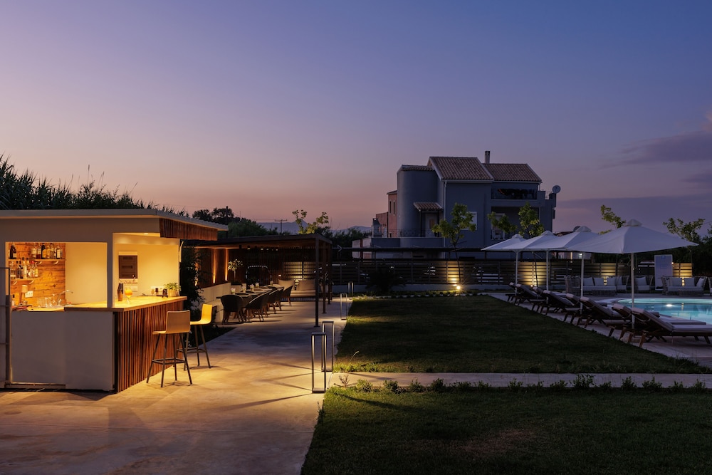 v luxury suites