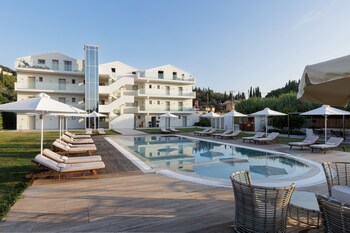 v luxury suites