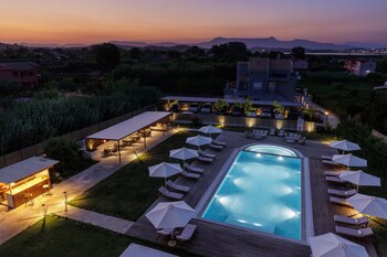 v luxury suites