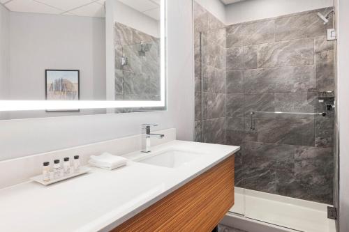 delta hotels by marriott grande prairie airport