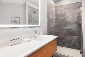 delta hotels by marriott grande prairie airport