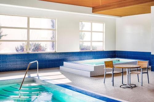 delta hotels by marriott grande prairie airport