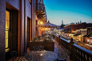 national exchange hotel