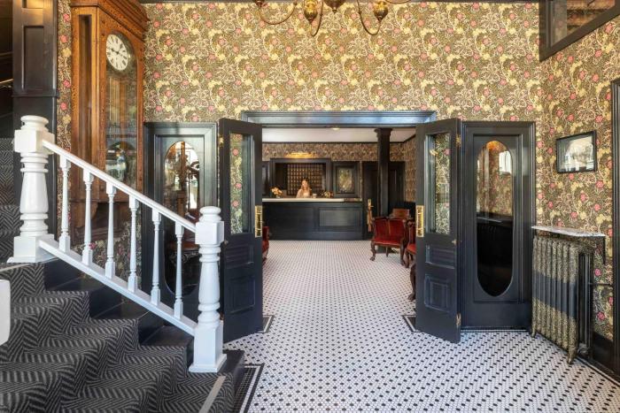 national exchange hotel