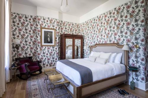 national exchange hotel