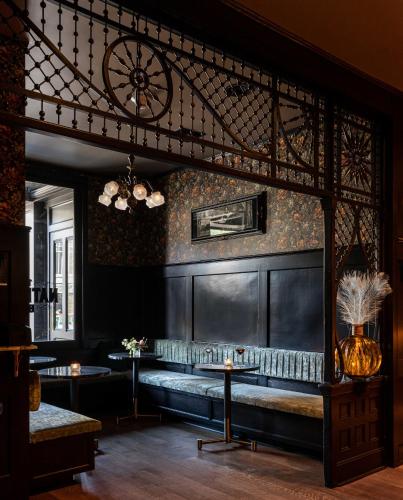 national exchange hotel