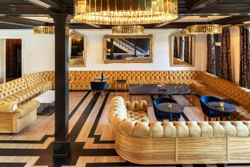 national exchange hotel