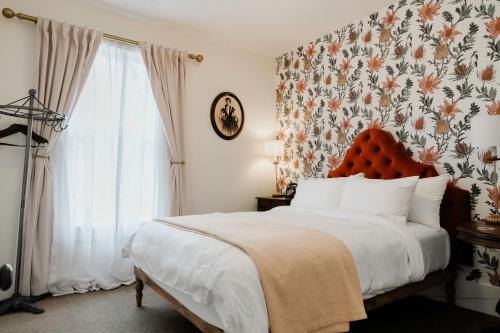 national exchange hotel