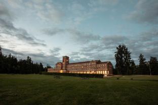 the lodge at st edward park