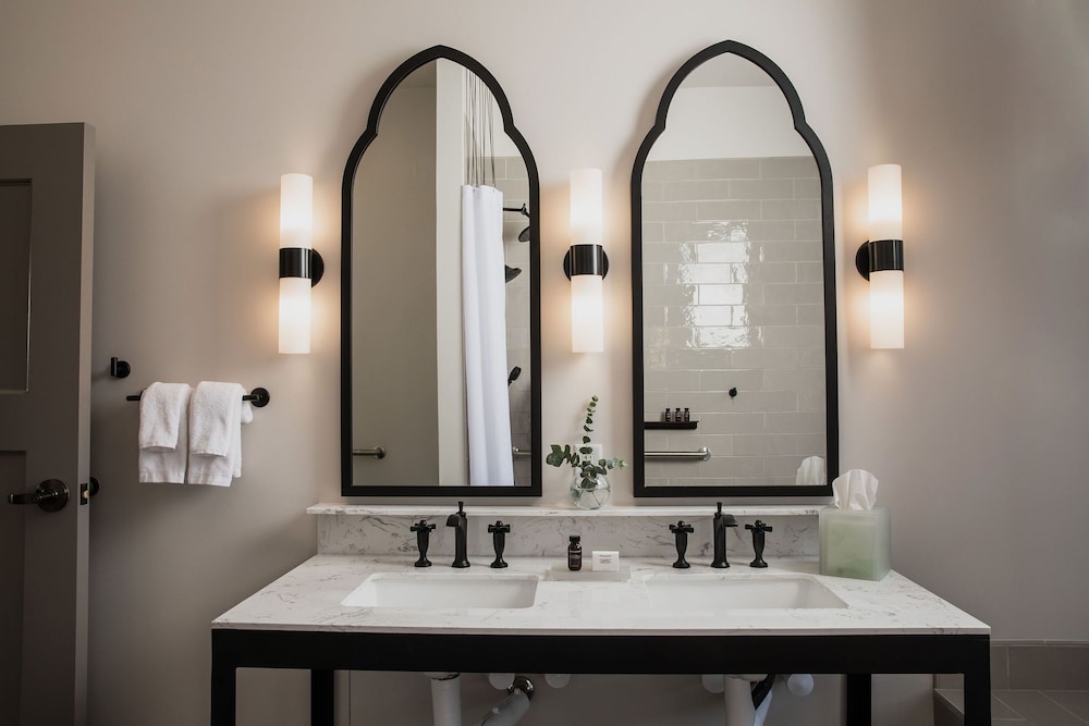 the lodge at st edward park