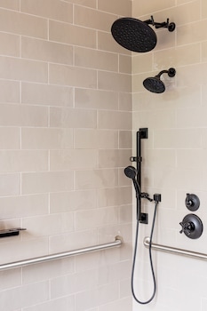 the lodge at st edward park