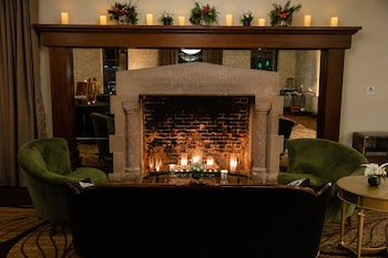 the lodge at st edward park