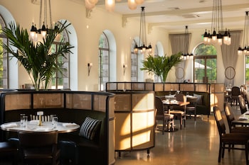 the lodge at st edward park