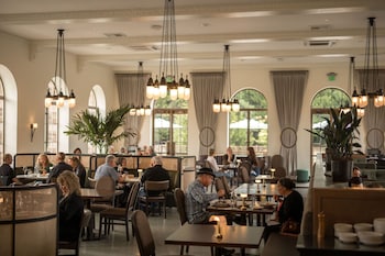 the lodge at st edward park