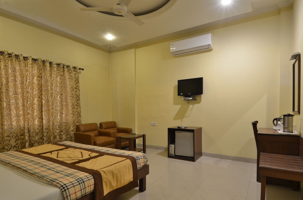 Sarovar Regency,Bazzar Mai Sewan, Hathi Khanna, Near Golden Temple,3 star