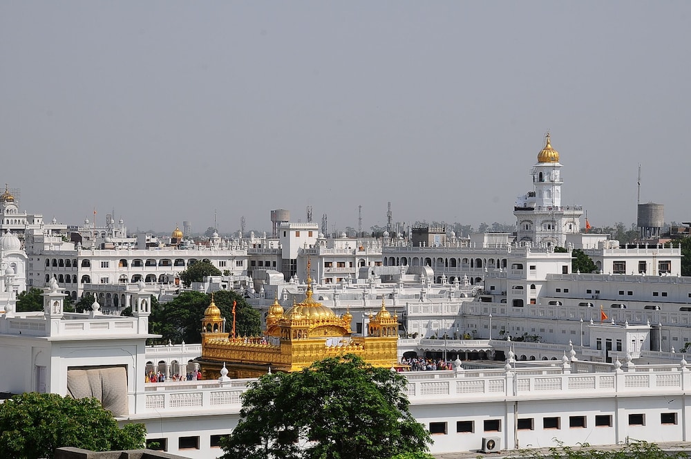 Sarovar Regency,Bazzar Mai Sewan, Hathi Khanna, Near Golden Temple,3 star