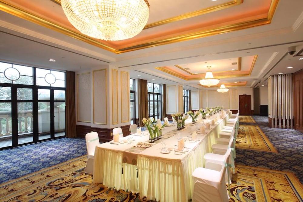 kunming green lake hotel