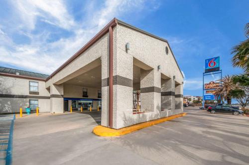 Motel 6 Laredo, Tx - North I-35,Near Mall Del Norte,2 star