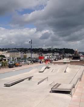 Riviera Apartments,,0 star