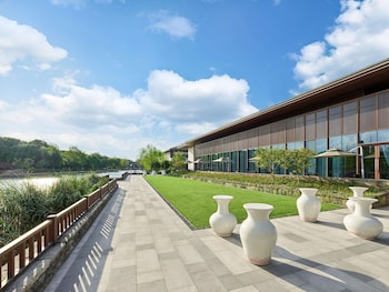 hilton shanghai songjiang guangfulin