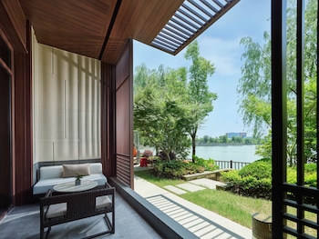 hilton shanghai songjiang guangfulin