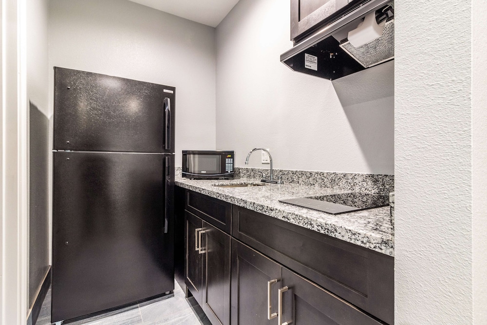 americas best value inn and suites kingwood iah airport