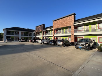 americas best value inn and suites kingwood iah airport