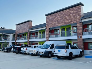 americas best value inn and suites kingwood iah airport