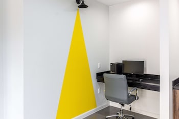 americas best value inn and suites kingwood iah airport