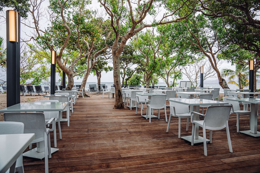 doubletree by hilton noumea ilot maitre resort