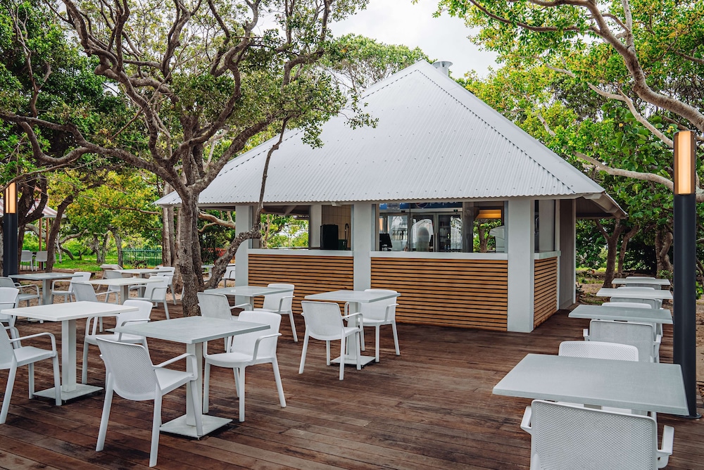 doubletree by hilton noumea ilot maitre resort