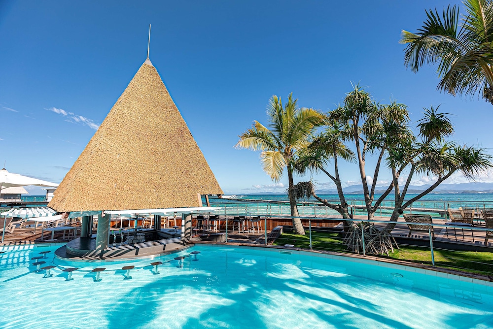 doubletree by hilton noumea ilot maitre resort