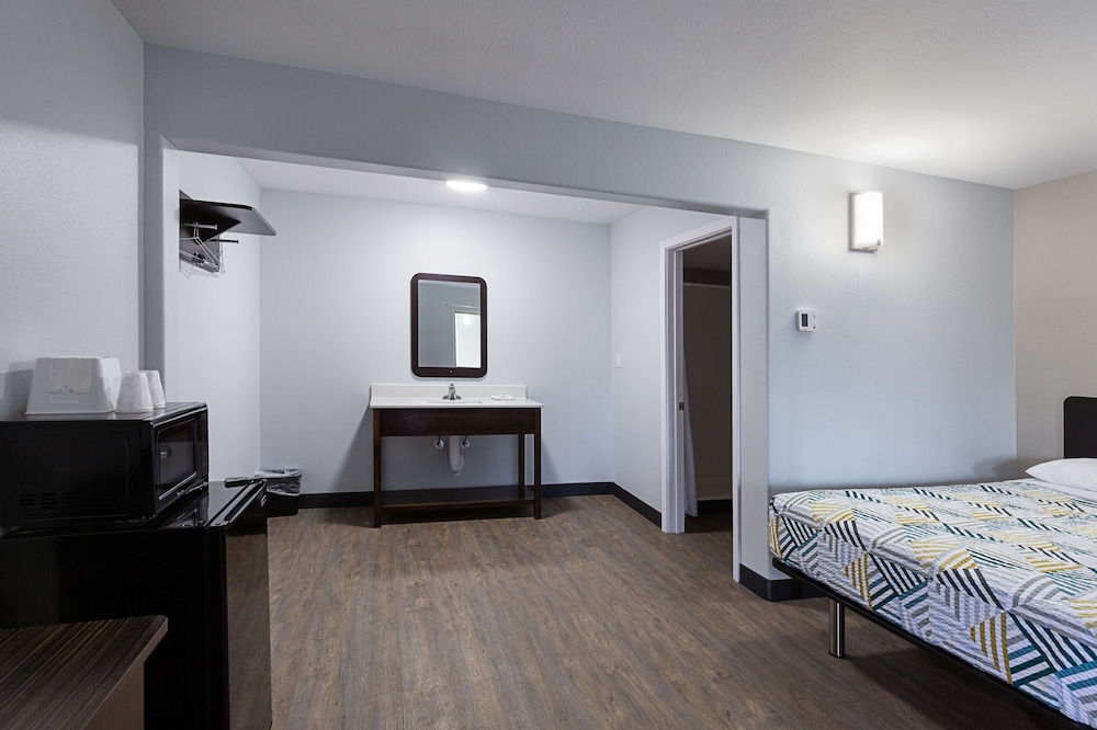motel 6 show low az