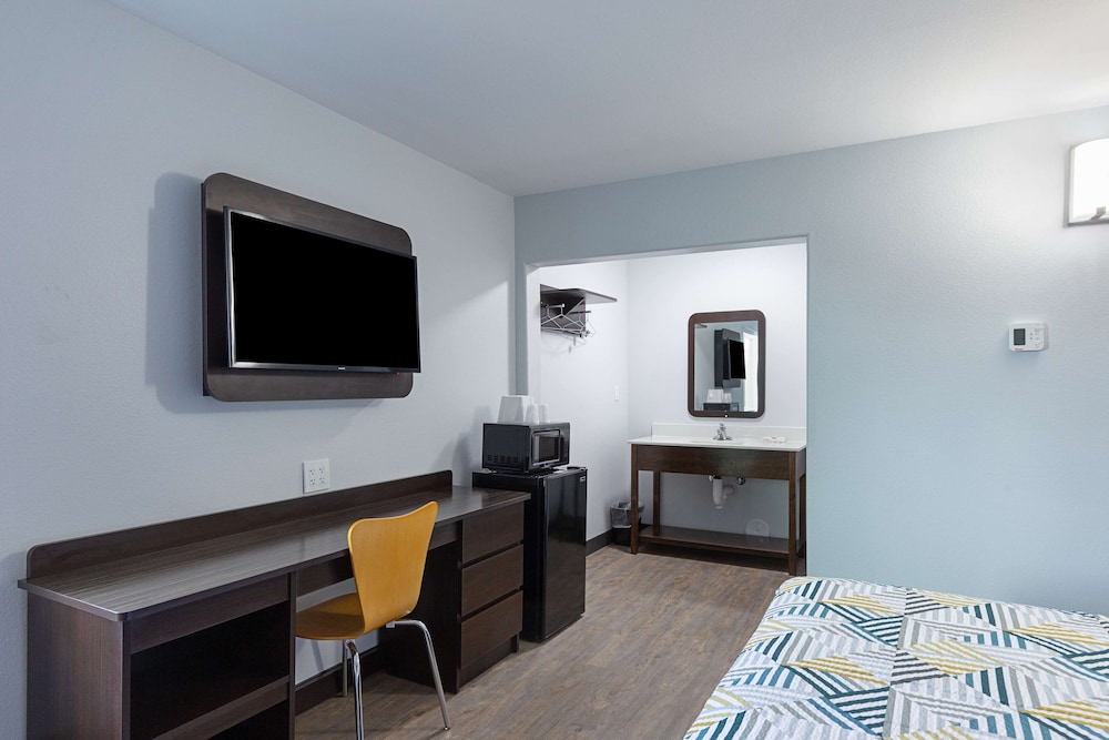 motel 6 show low az