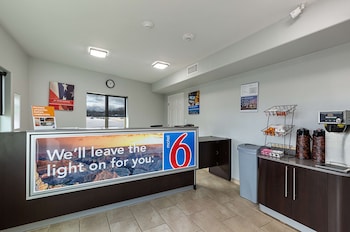 motel 6 show low az